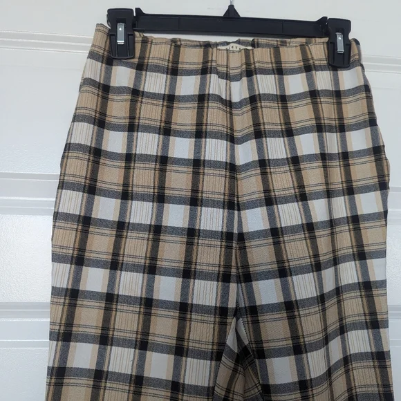 Plaid Women's Cropped Flare Pants! - Picture 14 of 14